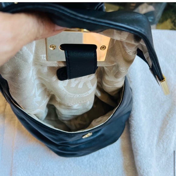 Black and Gold Michael Kors Purse - Picture 9 of 9